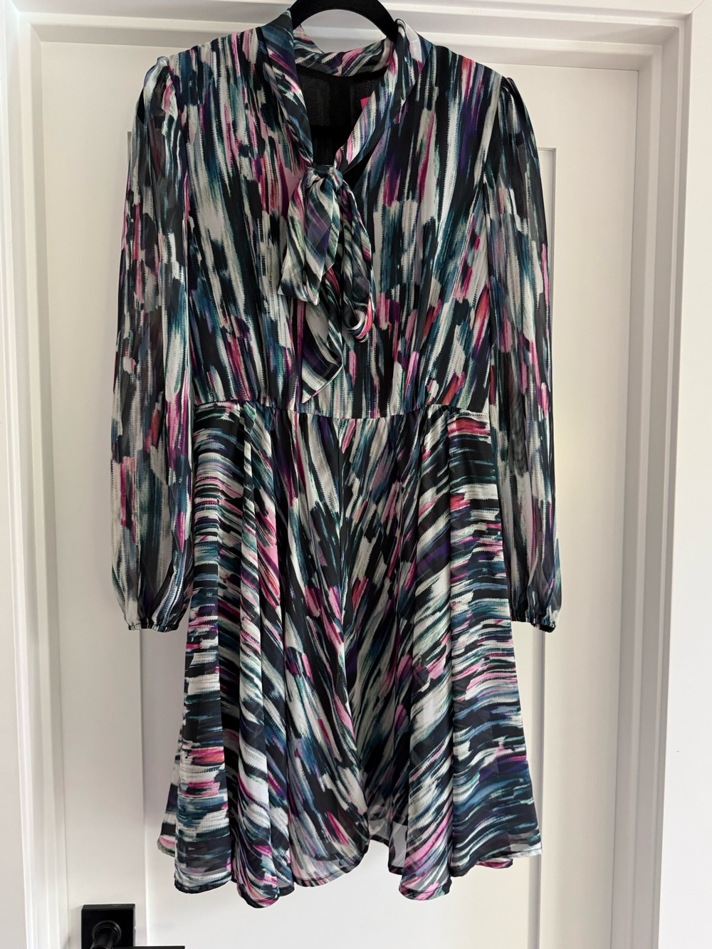 Betsey Johnson Chiffon Tie Neck Fit & Flare Dress Size 6 Abstract Print